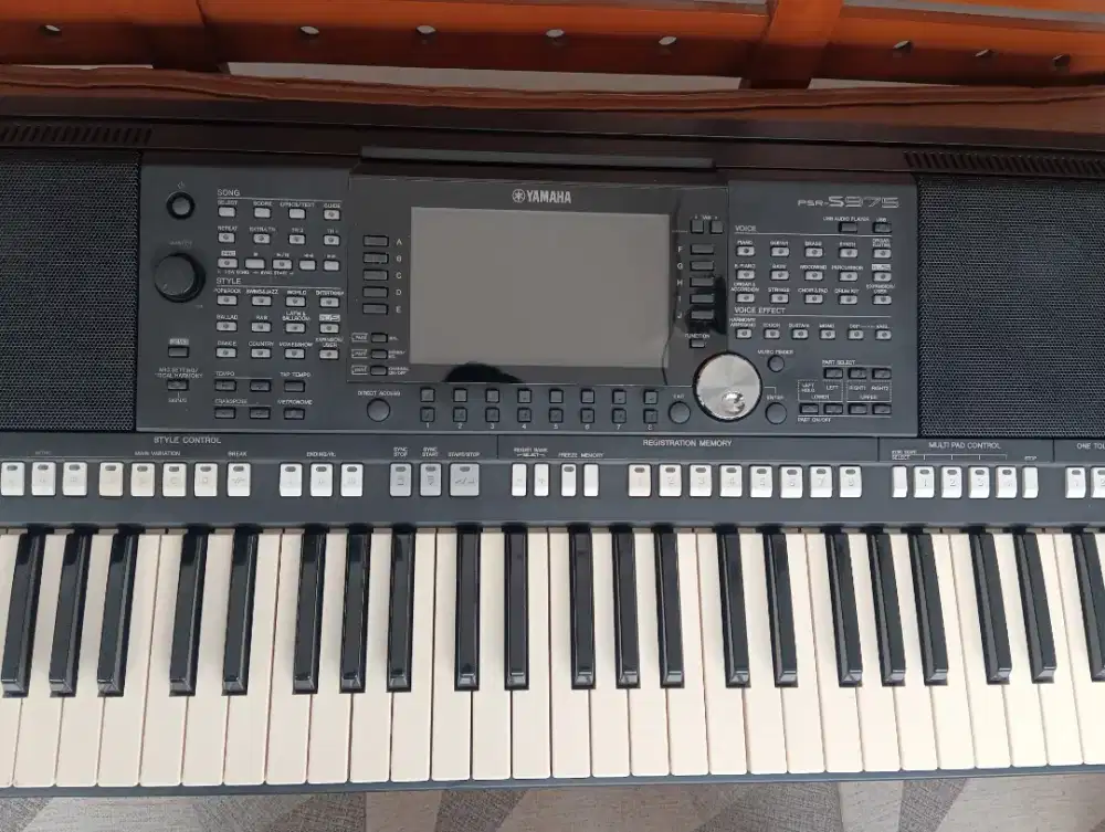 Keyboard yamaha PSR s975