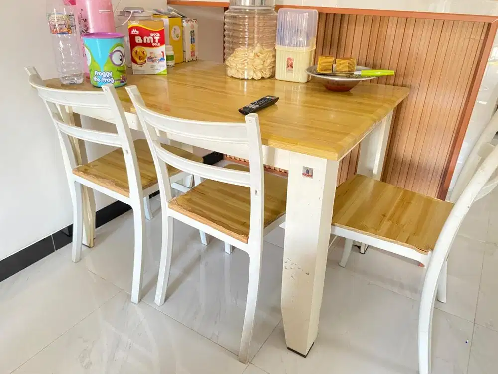 Meja makan OLYMPLAST