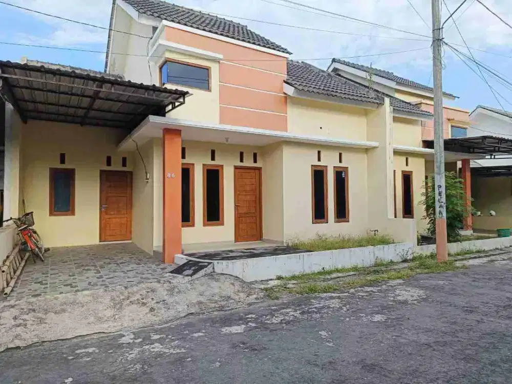 Rumah Cantik Murah di Cluster dekat UMS dan Superindo Colomadu