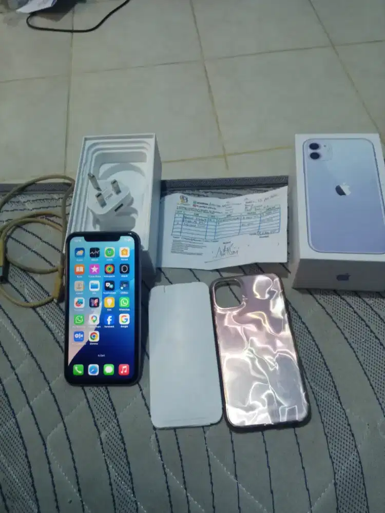 Jual hp iPhone 11 fullset lngkp 64GB warna purple