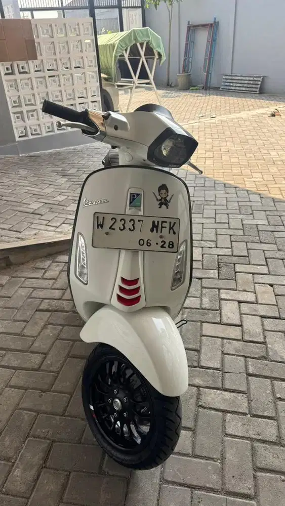 Dijual vespa sprint 150 abs warna putih