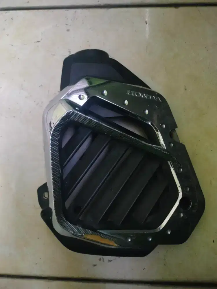 Visor beat dan cover radiator luar dalam Vario 125 KZR