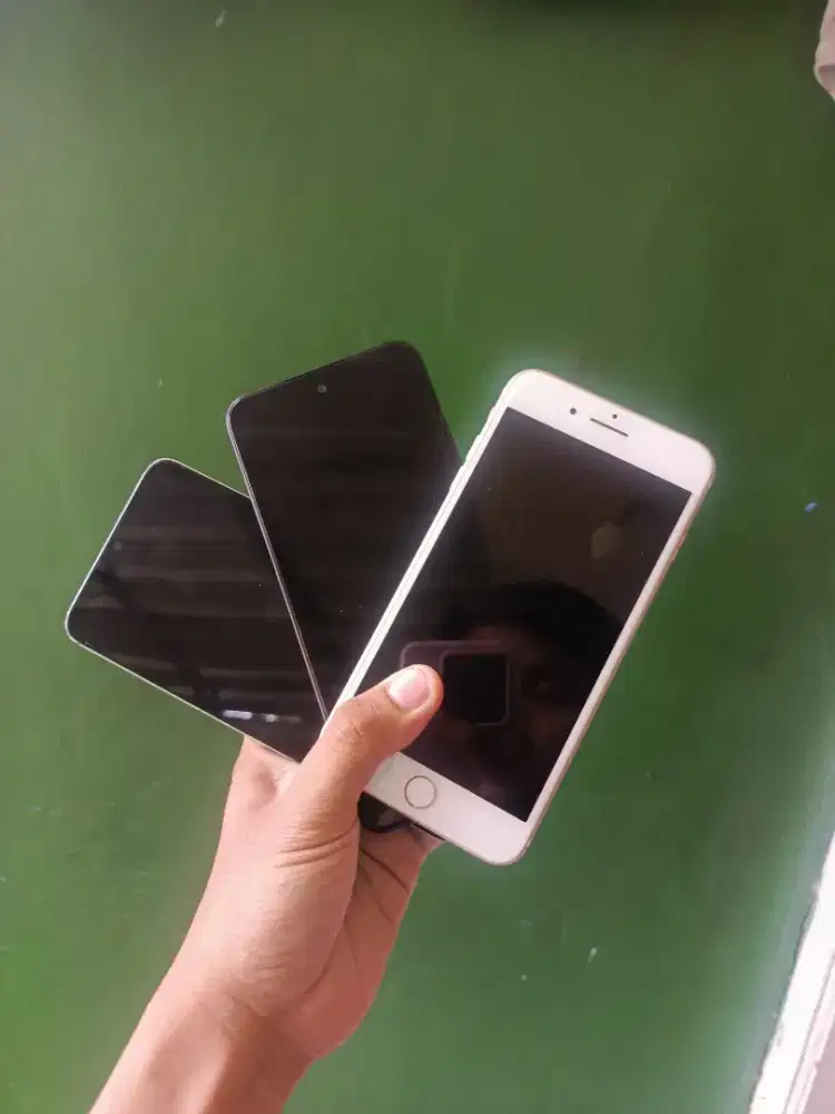 3 HANDPHONEEEEE