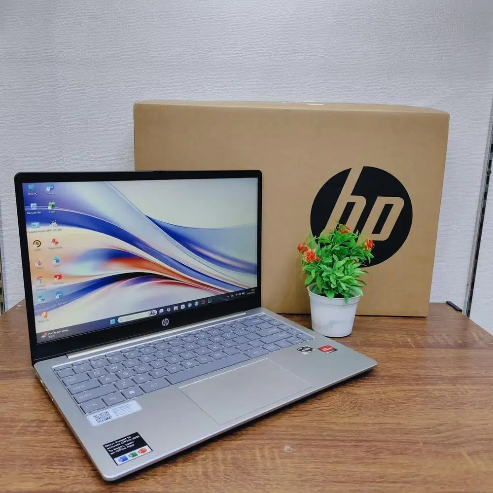 laptop Hp14 Ryzen 3-7320UbRam 8GB SSD 512GB Fulset Mulus