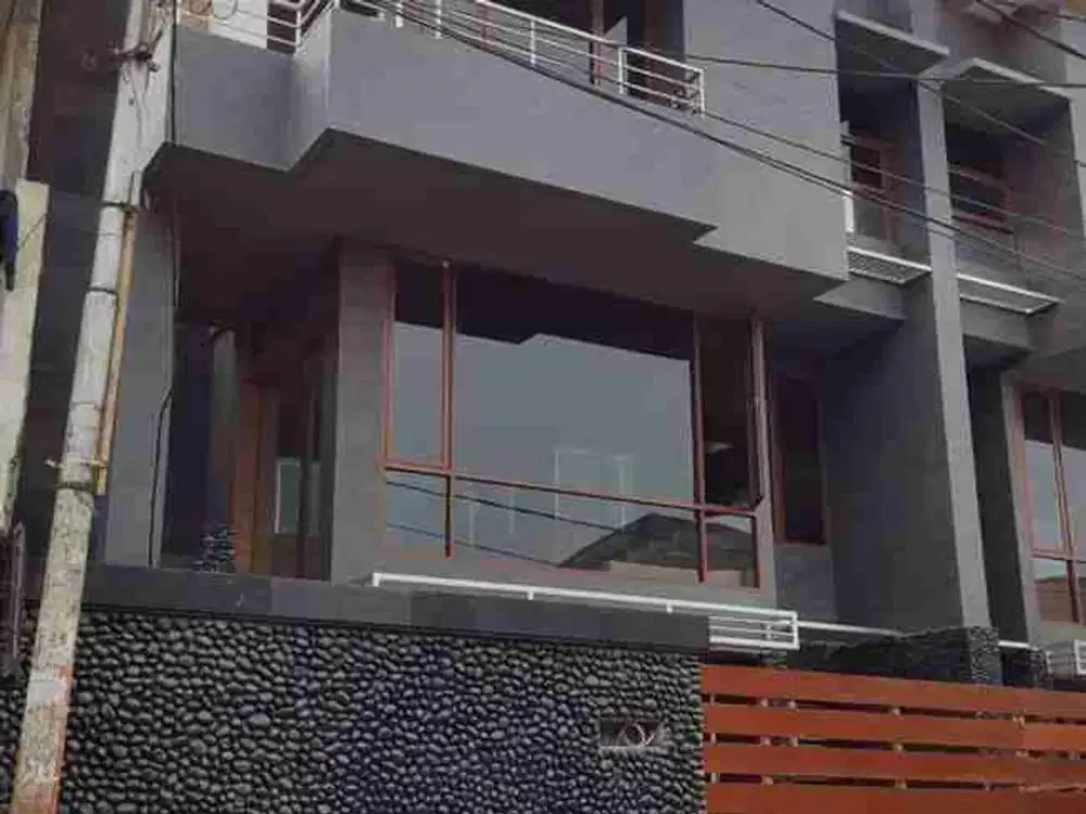 rumah gresh siap huni 3 lantai 4 kamar
Pejaten Jakarta Selatan