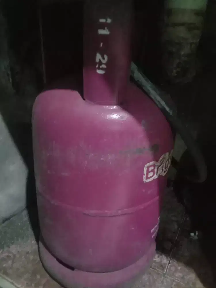 Jual cepat tabung gas LPG 12kg pink kosong