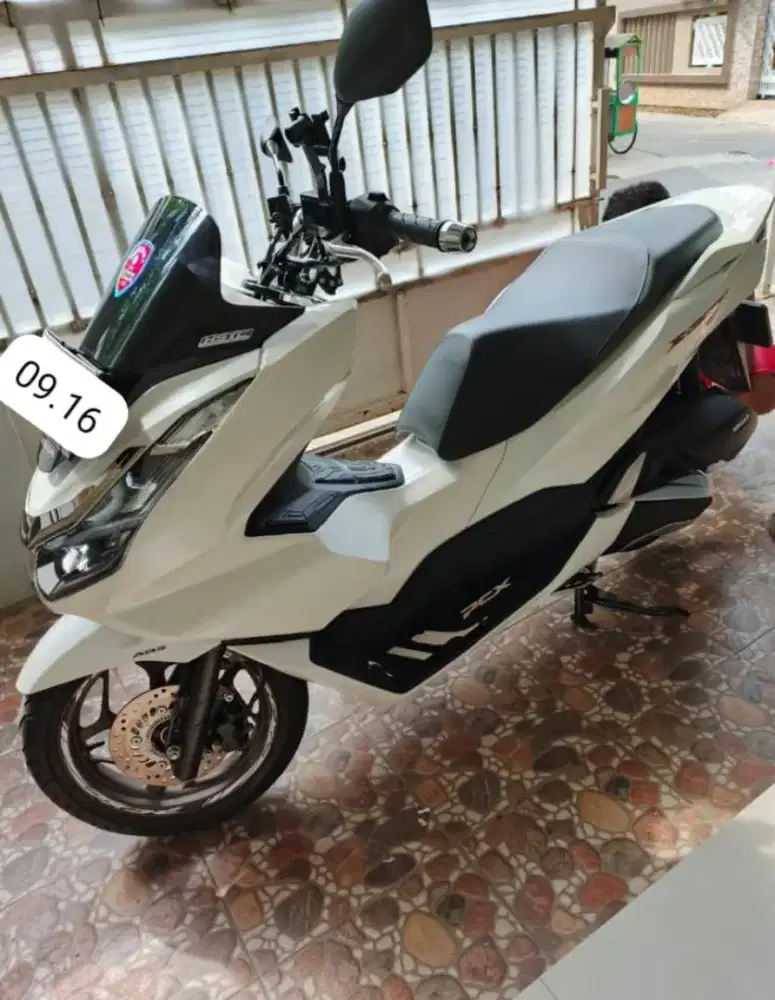 PCX Putih Model ABS Tahun 2024