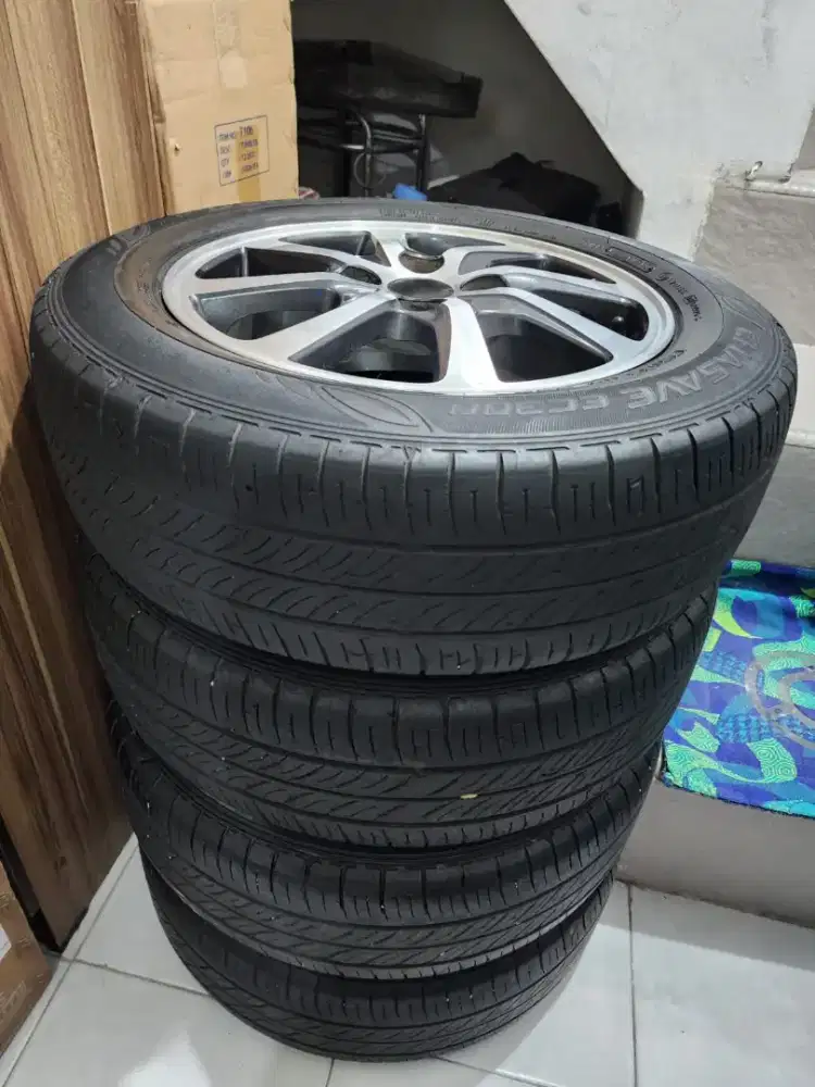 Dijual Ban+Velg dan Spion Ayla/Agya 2017
