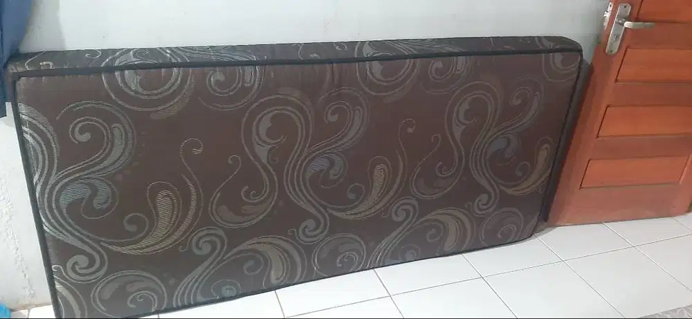 Kasur extra bed masih baru gk tepakai karena ada kasur lain