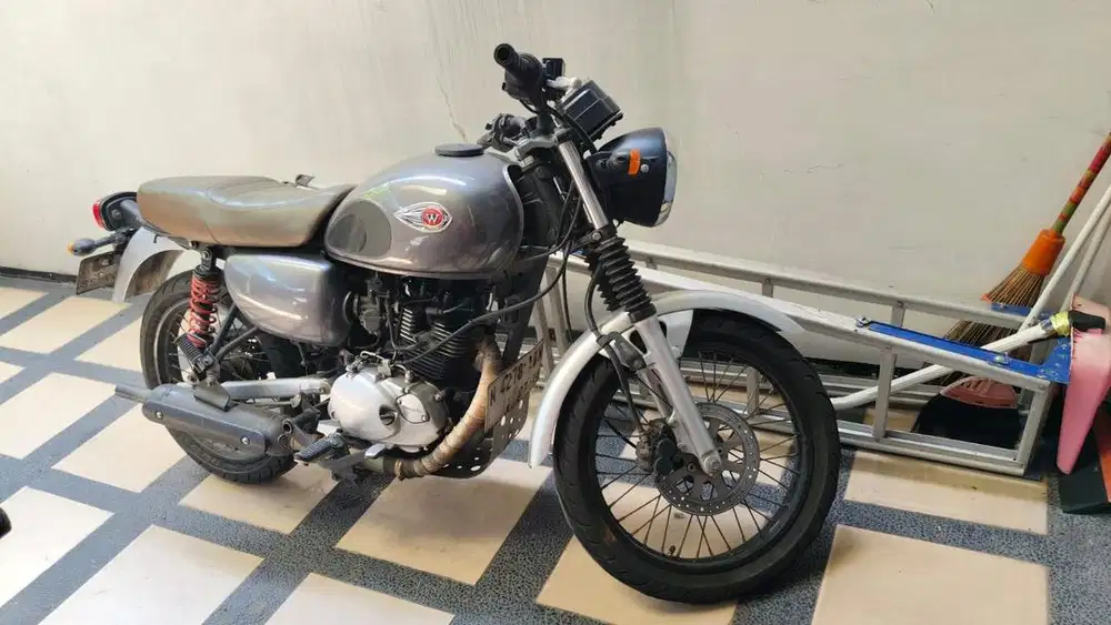 Motor Kawasaki W175