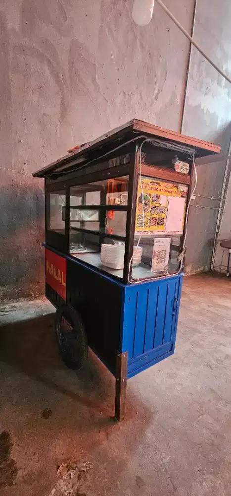 Dijuak gerobak etalase