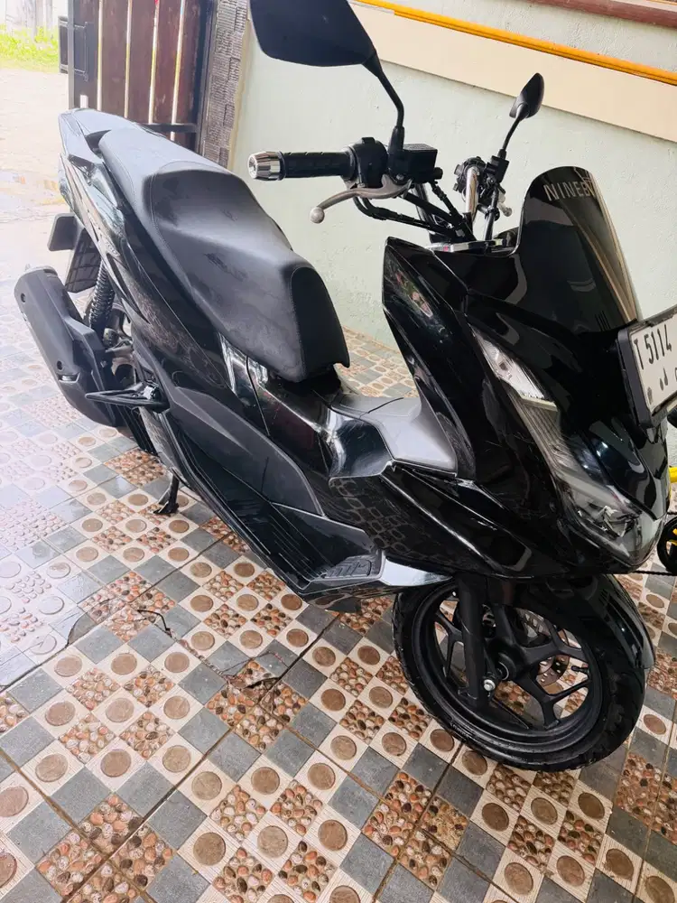 Honda pcx 160 tahun 2024 hitam