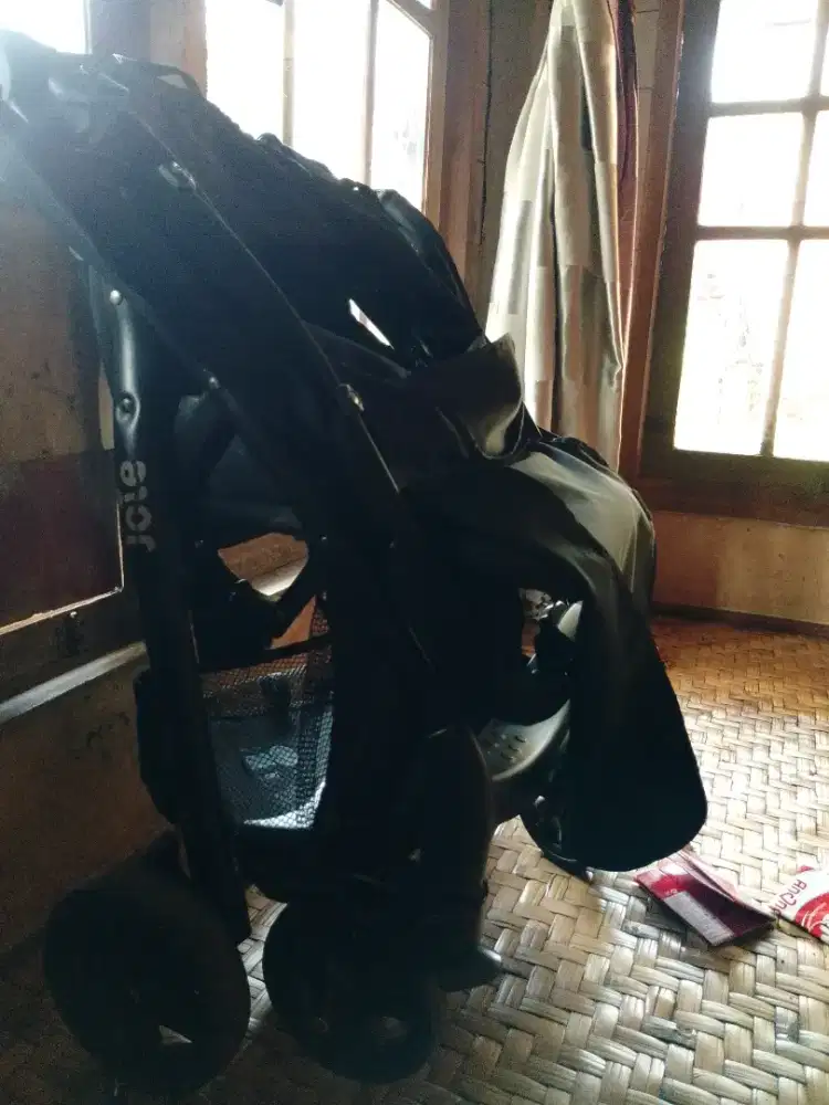 Di jual storel bayi masih mulus,di jual buat kebutuhan adek merek joie