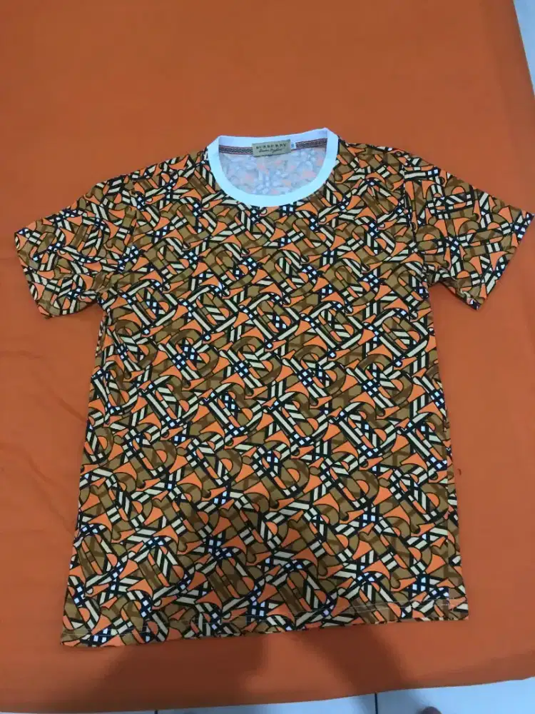 Kaos Burberry UK M