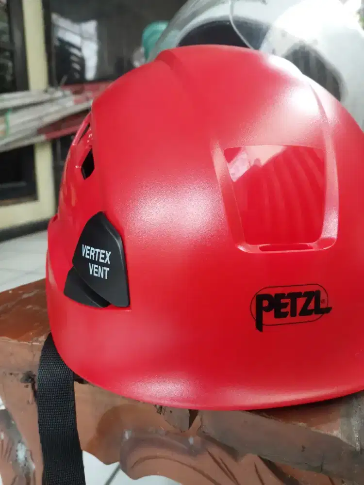 Helm Petzl vertex Red