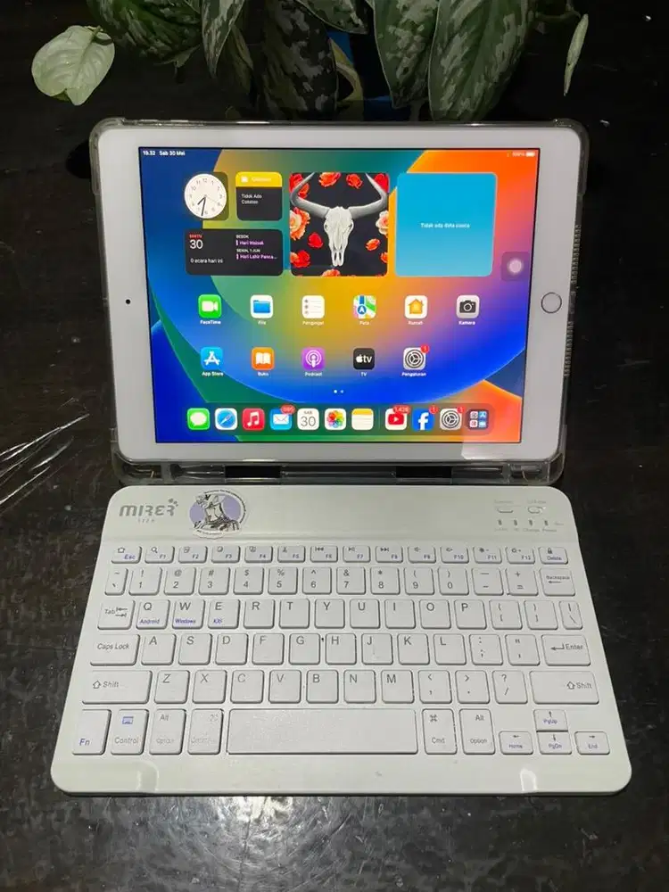 Apple iPad Gen 5 32gb Wifi + Cellular Silver Ex iBox PA/A Like New