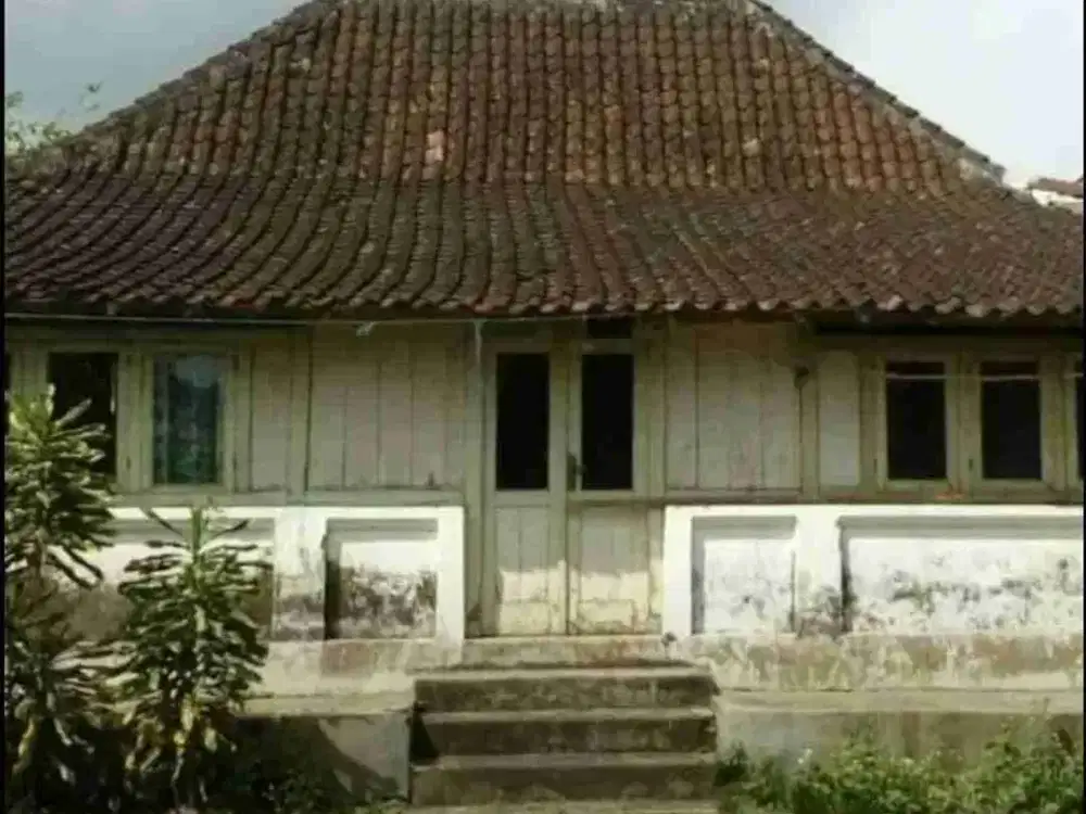 Dijual Rumah di Joyosuran Pasar Kliwon Kota Surakarta. Hitung Tanah.