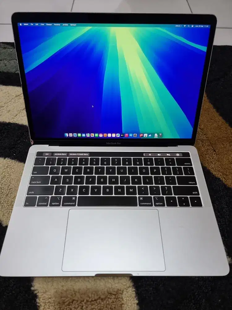 Macbook pro retina 2019 silver touchbar 8/128gb dualcore i5 batangan