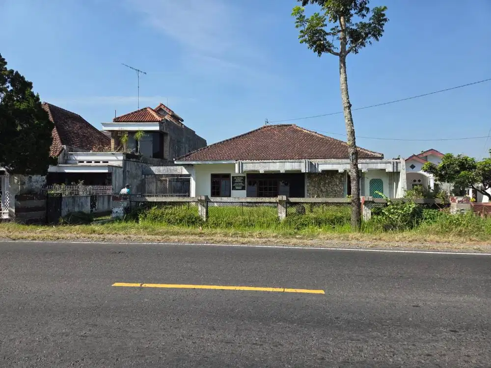 Rumah dengan Tanah Luas di pinggir jalan provinsi Malang - Blitar