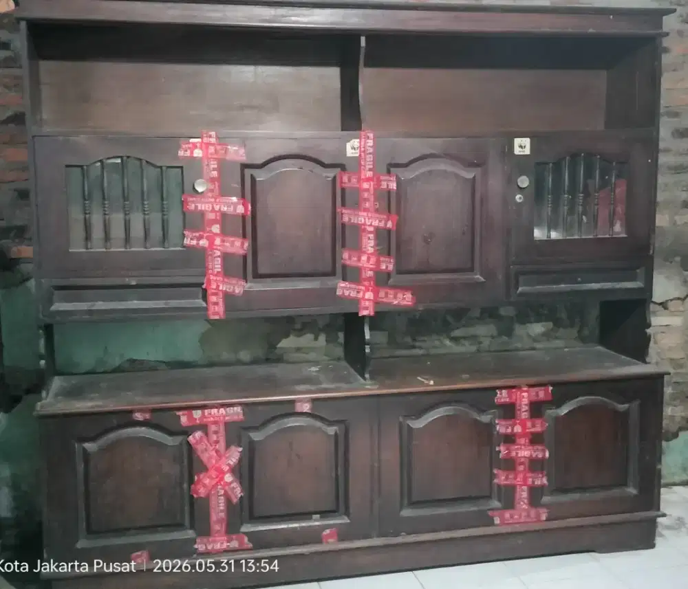 Dijual lemari buffet jadul