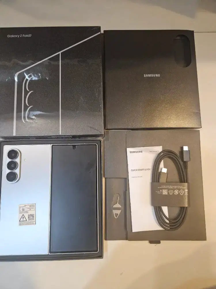 Samsung galaxy z fold 7 512gb sein silver like new