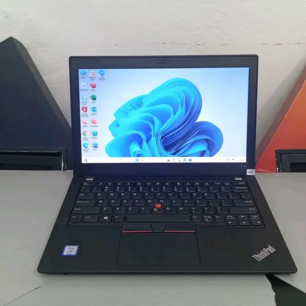 Laptop Second Lenovo Thinkpad X280 Intel i5 gen 8/ ram 8gb/ ssd 256gb
