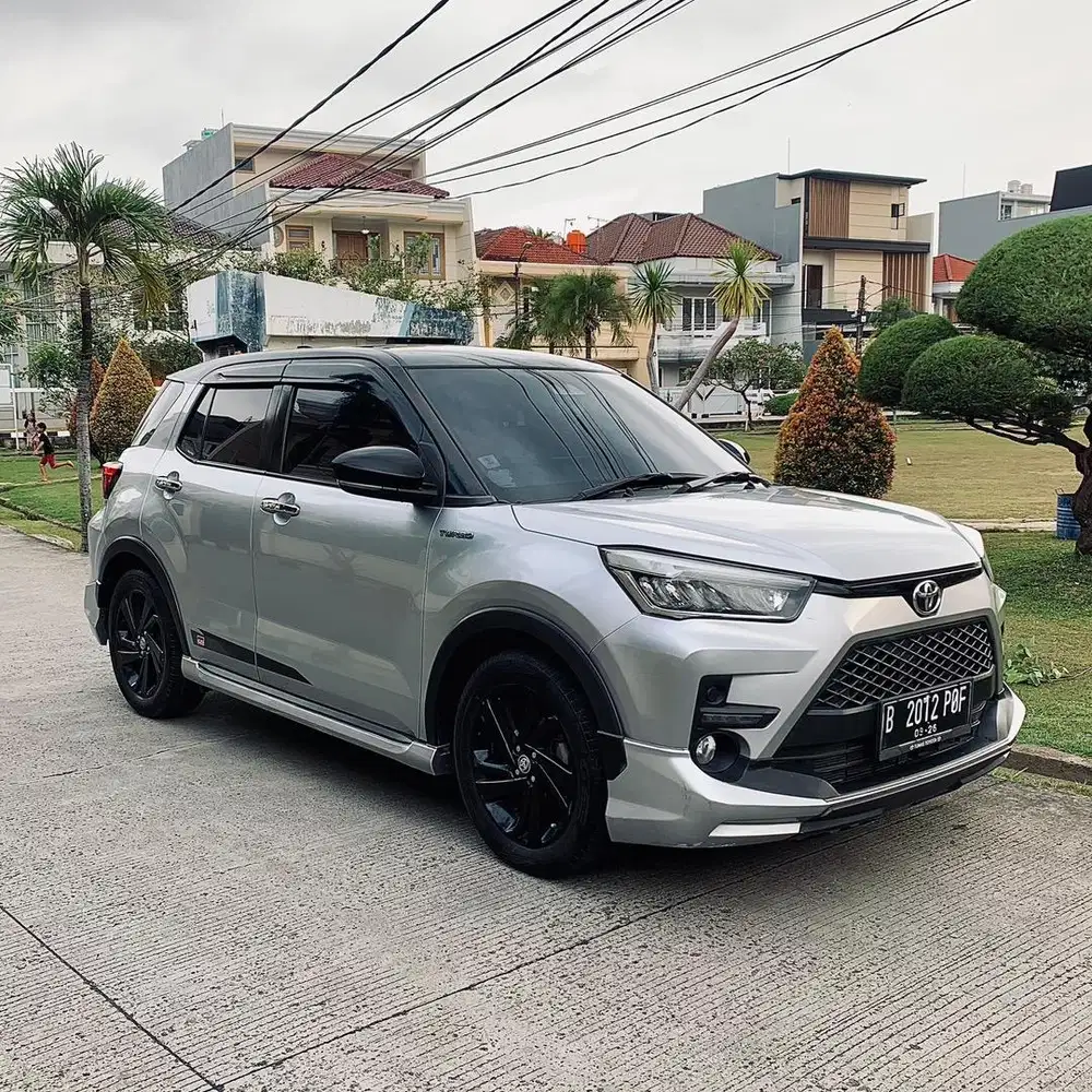 DIJUAL CASH Toyota Raize GR TSS 1.0 Two Tone metik 2021 silver hitam