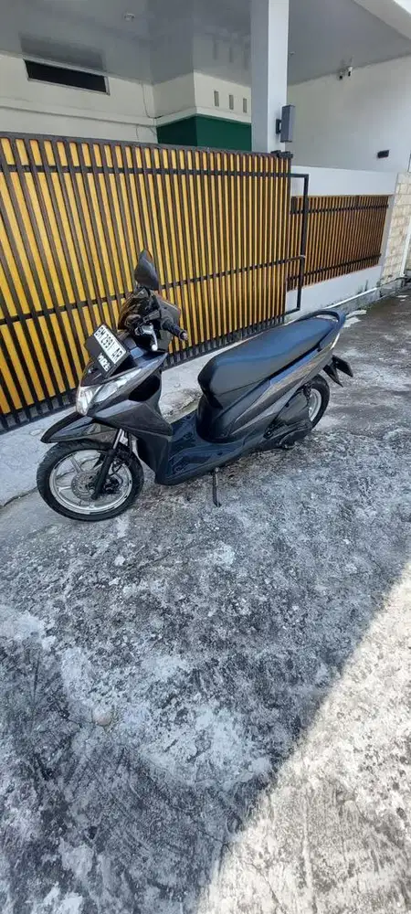Honda Beat th 2014 Abu metalik Low KM