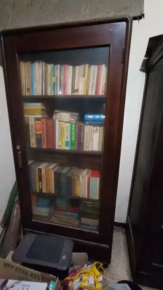 Lemari buku vintage