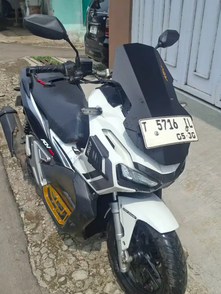Honda ADV abs white