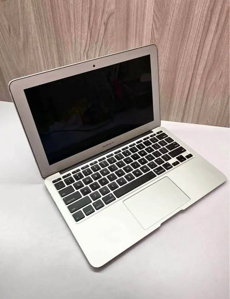 MacBook Air 11 2015 Ringan & Kencang Cocok Kerja Kuliah
