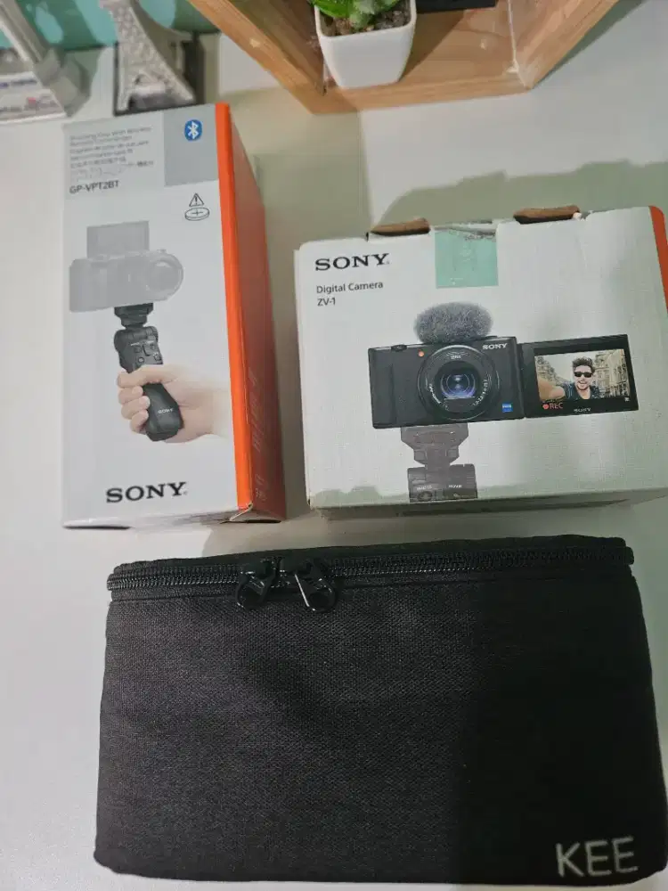 Sony ZV1 plus Handgrip GP-VPT2BT ZV-1