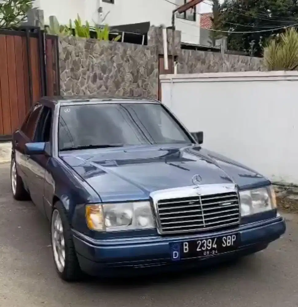 Merce Boxer 230E Tahun 1991 Manual warna Blue on Blue