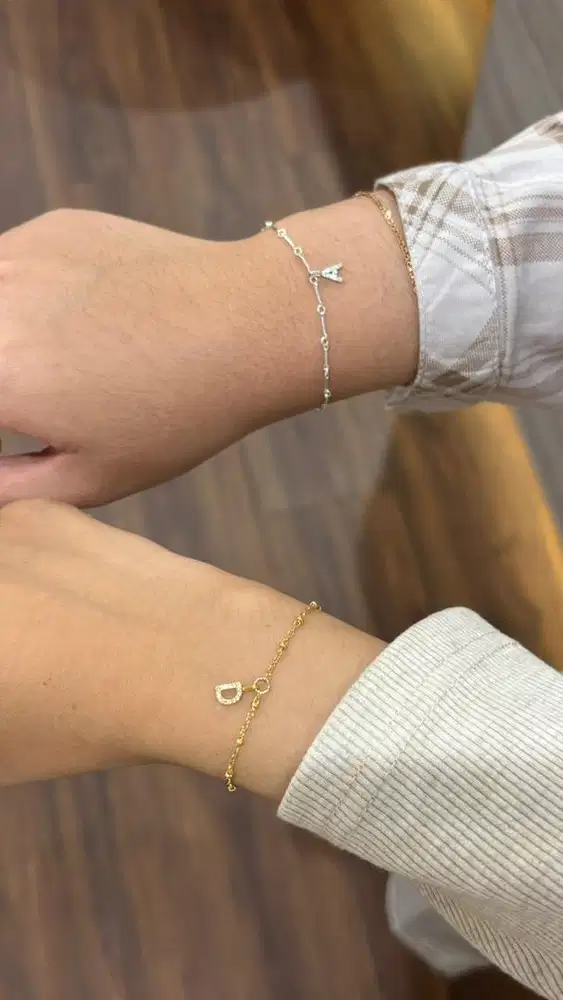 Gelang Cuffed Initial A
