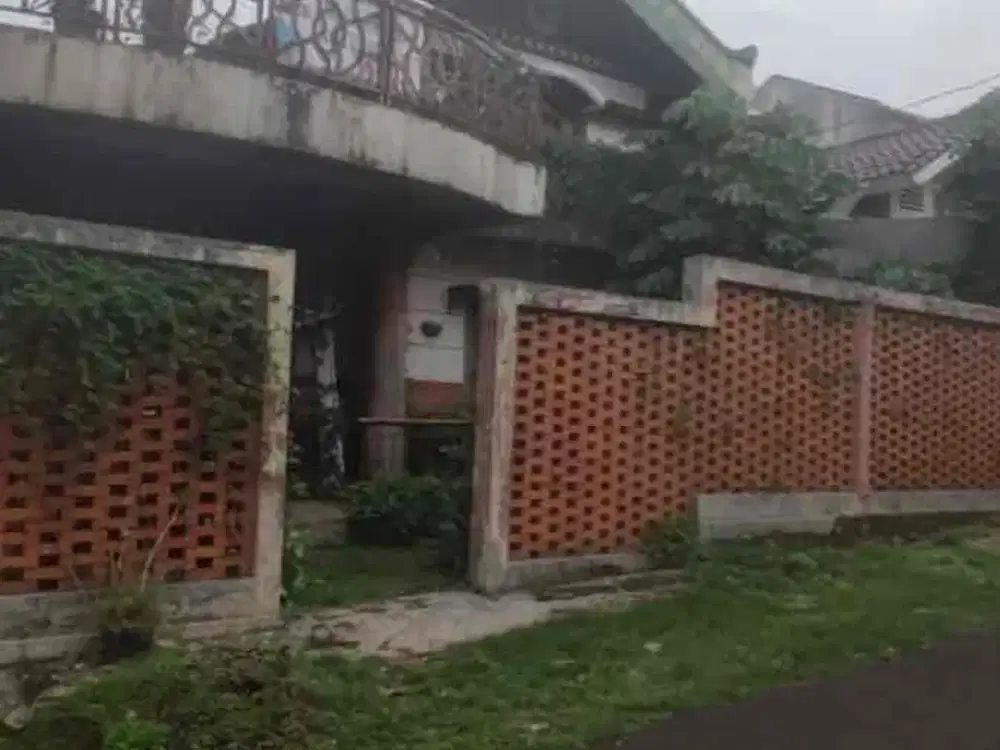 Dijual Cepat Rumah Besar Hitung Tanah Super Murah di Bogor Utara.