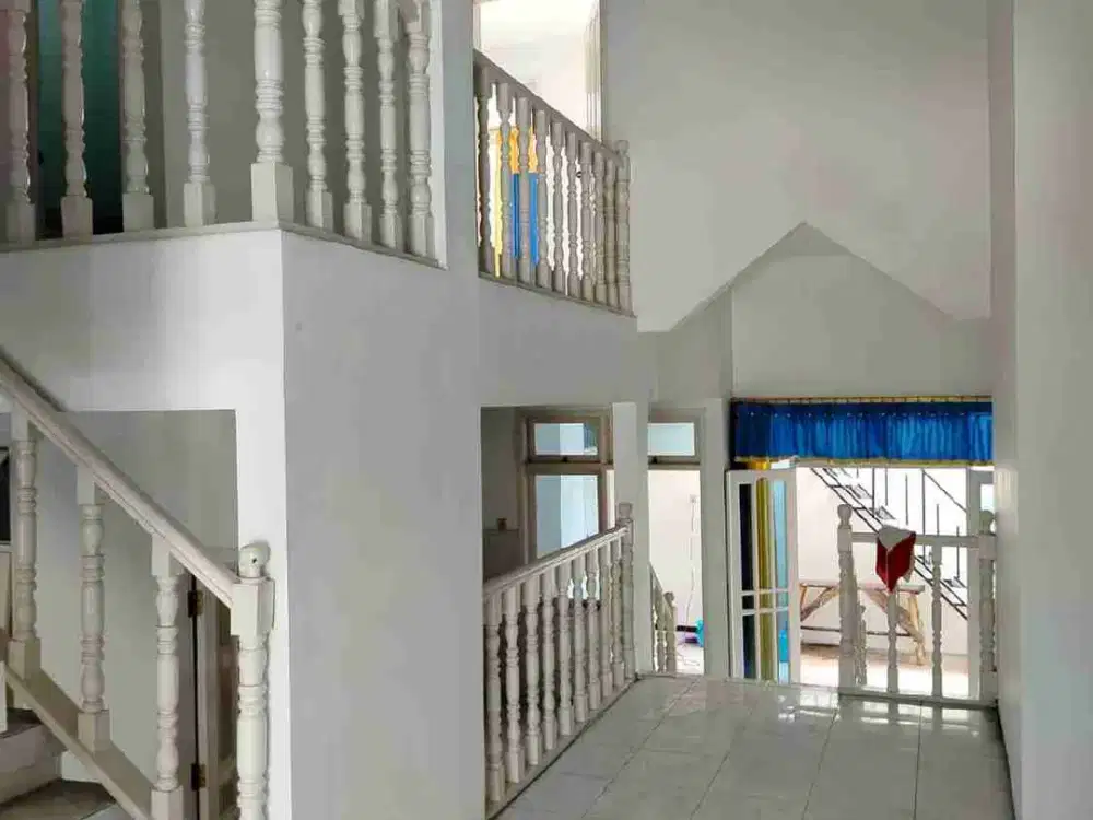 Rumah Araya Dekat Plaza Araya Dua Lantai Siap Huni No Renov