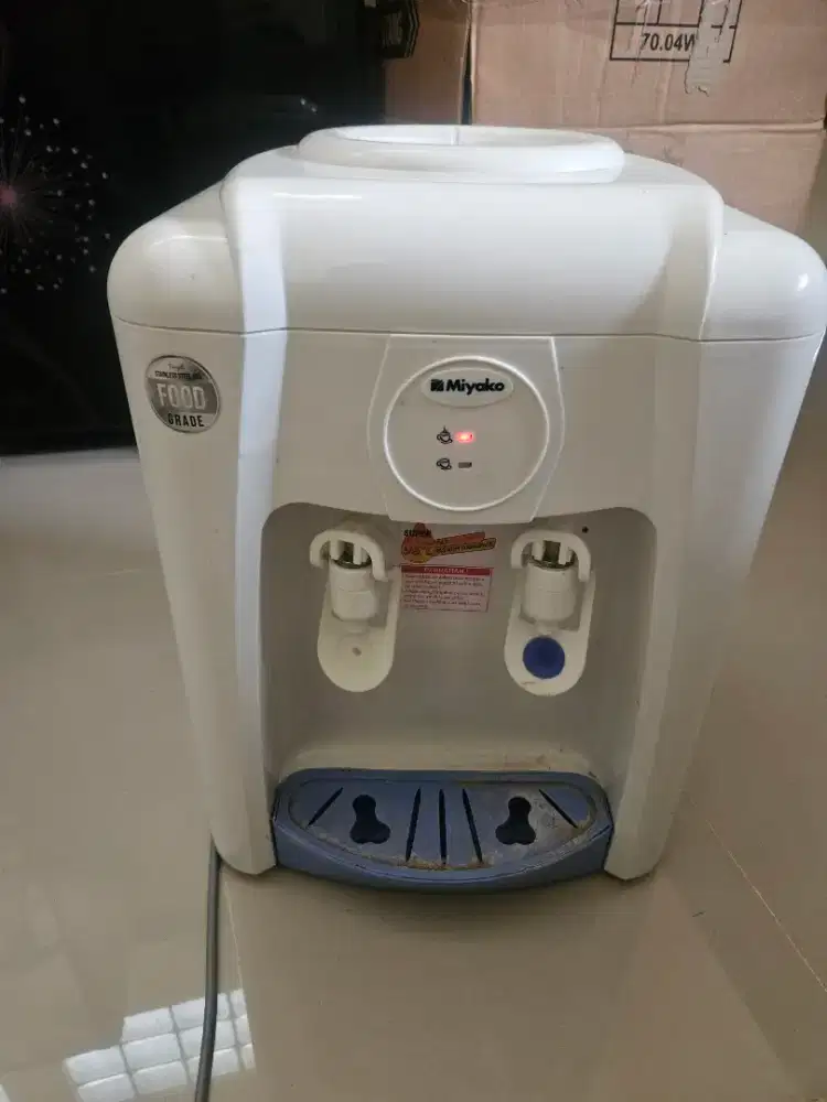 Dispenser Miyako Air Panas dan Normal