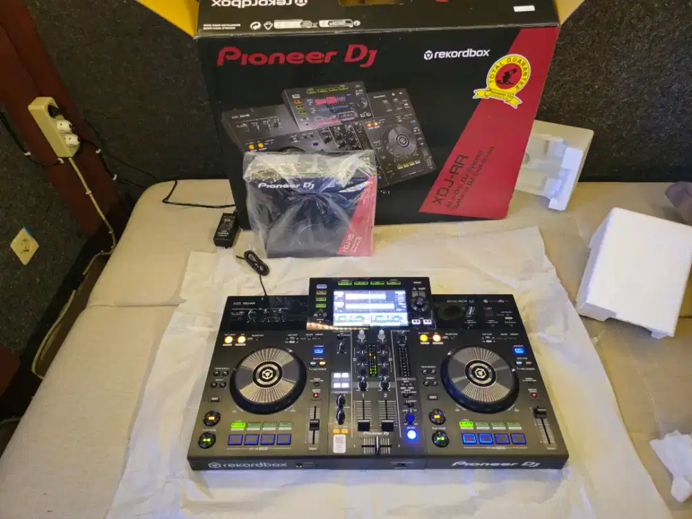 Pioneer xdj rr dan headphone hdj x-5