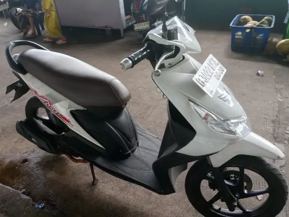Di jual motor honda beat carbu tahun 2012
