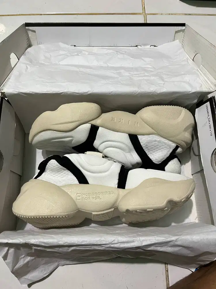 WTS!! Size 39 - Preloved Aqua Rift Black White