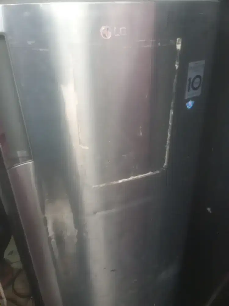 Di jual kukas frezer es batu merk LG normal