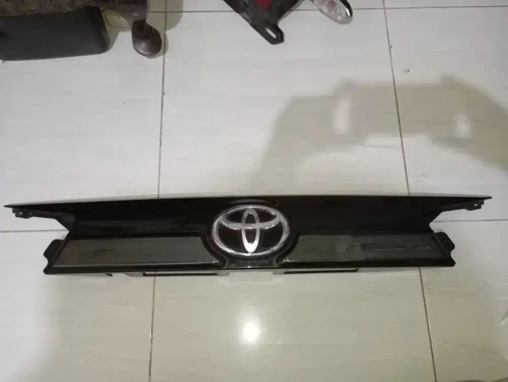 lis bagasi belakang LED Toyota reborn