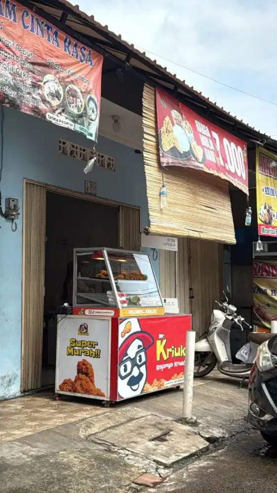 Penjaga toko friedchicken