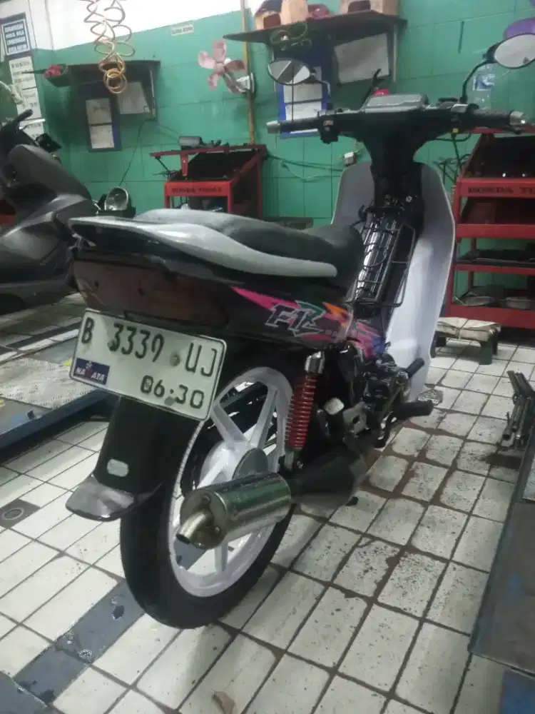 FIZ gak pake R hitam manis