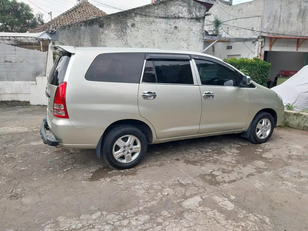 Toyota Kijang Innova 2005 Bensin