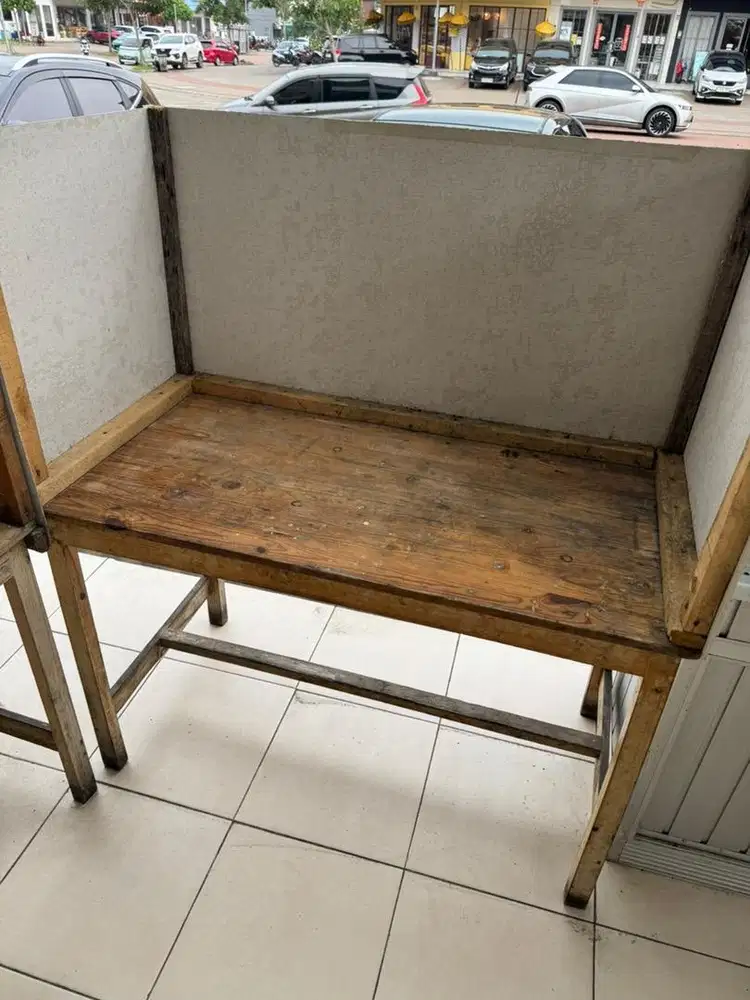 MEJA KAYU DAN TRIPLEK