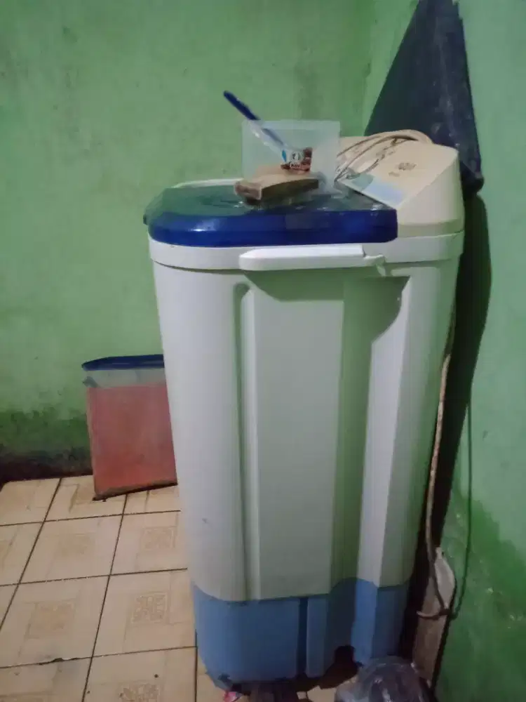 Dijual mesin cuci kondisiati / bahan servis
