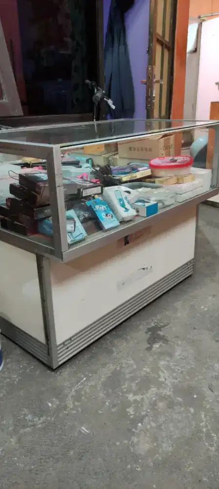 Etalase hp konter