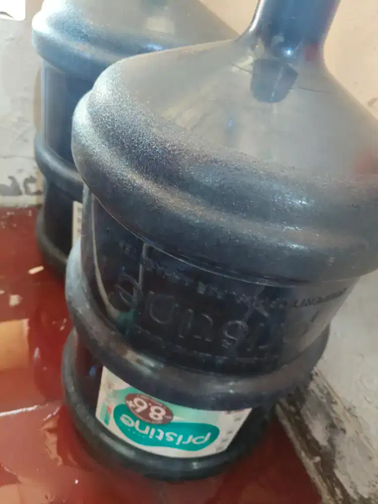 Dijual galon pristine ada 2 masih bagus