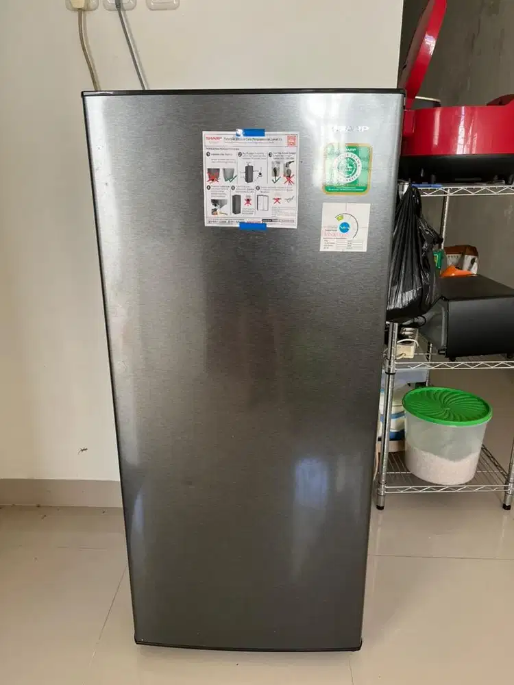 Dijual cepat kulkas sharp 1 pintu